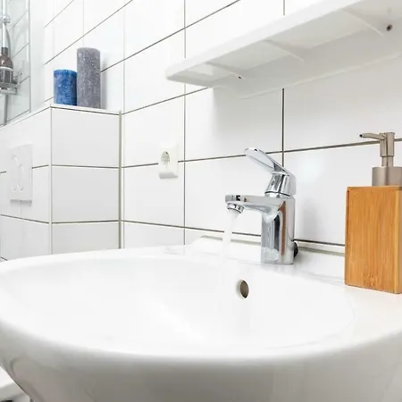 Retreat To Quite Newly Build Apt Center