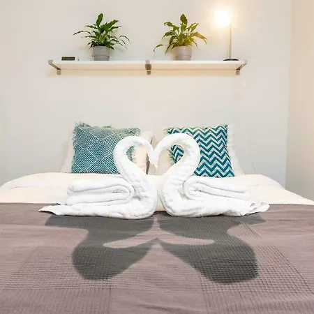 Retreat To Quite Newly Build Apt Center Apartment