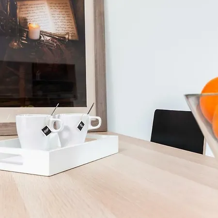 Retreat To Quite Newly Build Apt Center Apartment