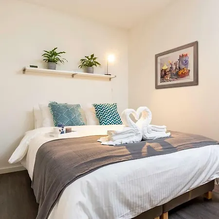 Apartment Retreat To Quite Newly Build Apt Center