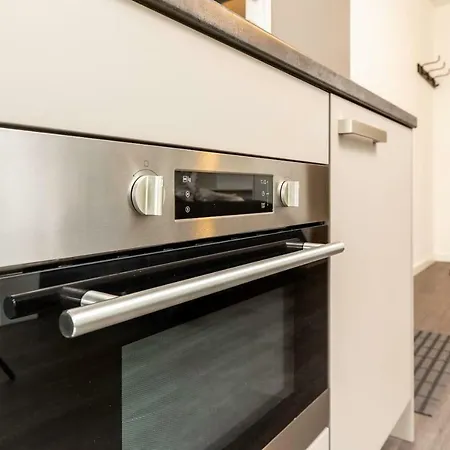 Retreat To Quite Newly Build Apt Center *