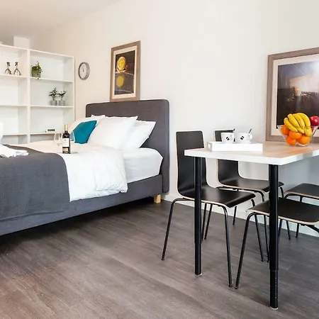 Retreat To Quite Newly Build Apt Center Делфт